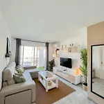 Cozy With Pool Apartmán
