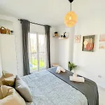 Cozy With Pool Апартаменти