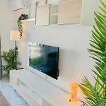 Апартаменти Cozy With Pool Торремолінос