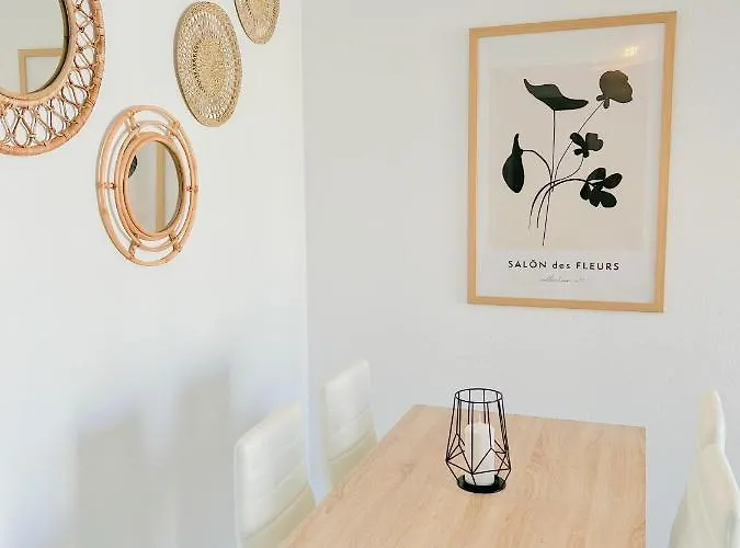 Cozy With Pool Lägenhet *